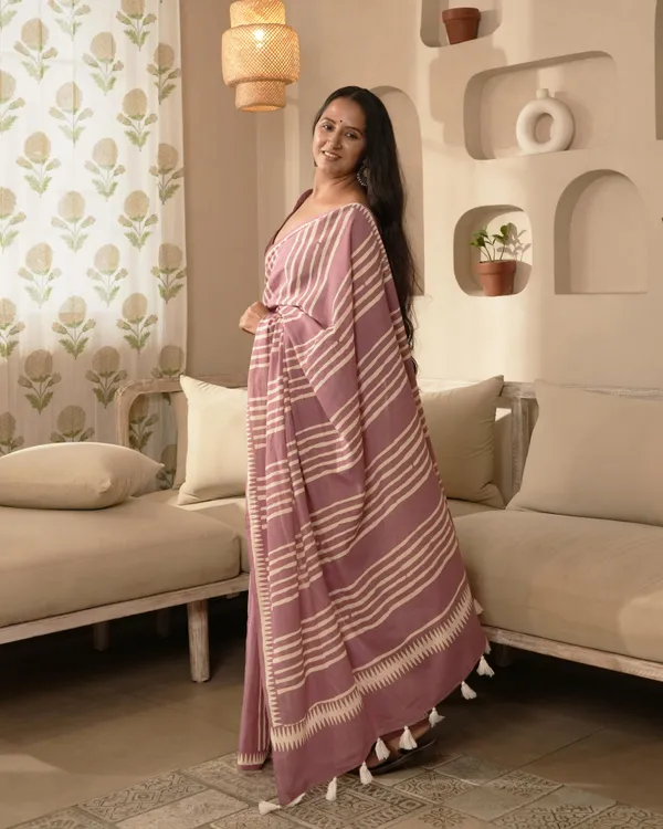 Mauve_Cotton_Block_Printed_Mul_Saree_With_Tassels_For_Women